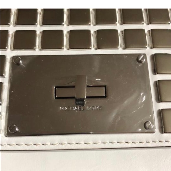 MICHAEL KORS NATALIA TILE GENUINE LEATHER CLUTCH - Picture 3 of 13